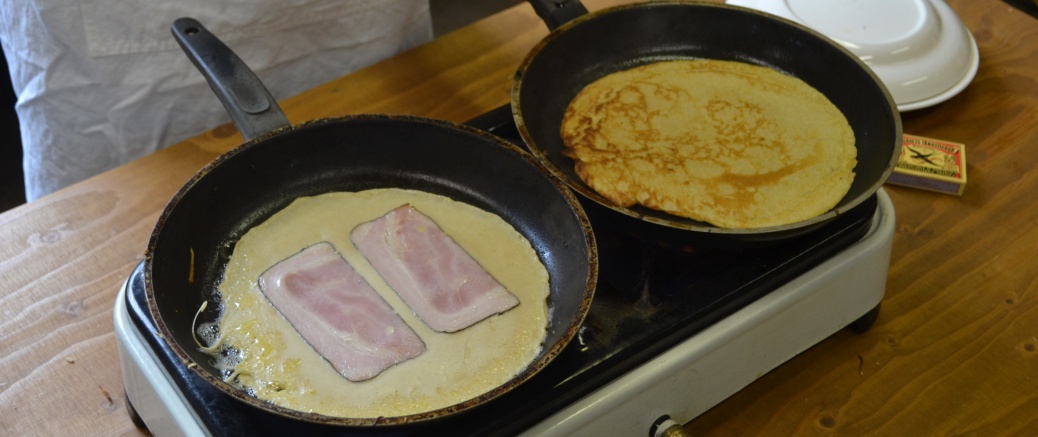 Plantaardige pannenkoeken eten. Plantaardige pannenkoeken eten.